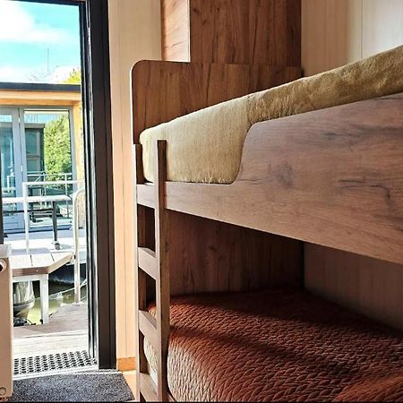 Modern, Brand New Houseboat Near Amsterdam Hotell Monnickendam Eksteriør bilde
