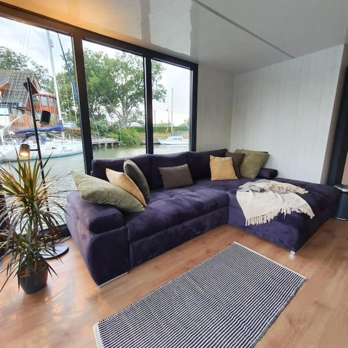Modern, Brand New Houseboat Near Amsterdam Hotell Monnickendam Eksteriør bilde