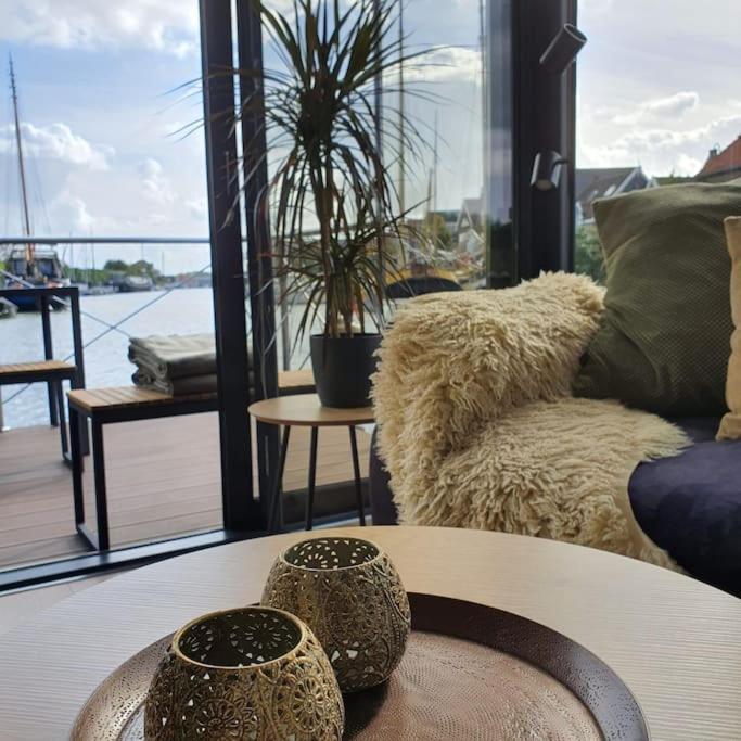 Modern, Brand New Houseboat Near Amsterdam Hotell Monnickendam Eksteriør bilde